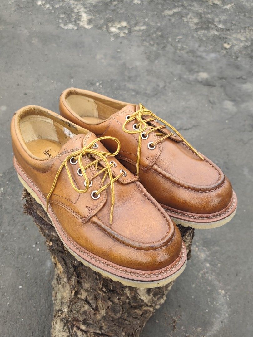 REGAL American Class Leather Moc Toe Shoes (Category: Dress Shoes) located in Bulacan. Submitted by thrifttoria1036372 (Listing ID 1470232528, Image 1). Description: Regal American classic moc-toe oxford Size: 7.5 - 8 us mens Condition: 8/10 (signs of usage) Super comfy Newly Polished Asking: 1500 shipped Loc: Guiguinto, Bulacan.
