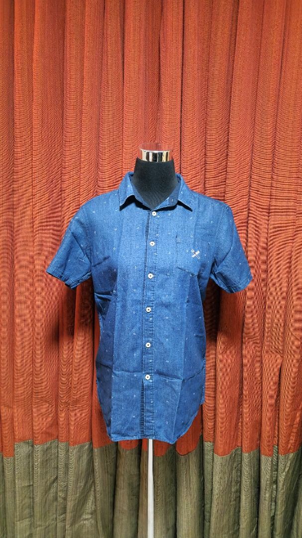Regatta Short Sleeve Printed Button Down Shirt (Category: Formal Shirts) located in Caloocan City. Submitted by mocs.stash (Listing ID 1470178596, Image 1). Description: Regatta Short Sleeve Printed Button Down Shirt Selling for ₱300 (SRP: ~₱1,299) Brand: Regatta Size: Medium Condition: Preloved in great condition Price: ₱200 Shipping & Location Details: Location: Caloocan Shipping Fee: Paid by buyer Couriers: Grab Express, Lalamove, or GoGo Xpre