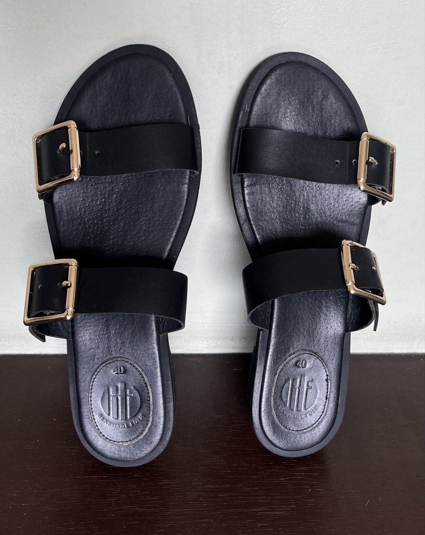 Renegade Folk Soft Insole: Stay (Category: Flats & Sandals) located in Quezon City. Submitted by sustainable.sarah (Listing ID 1470239338, Image 1). Description: Soft Insole: Stay - size 10 / All Black / Rubber Original price 2160 Used a few times lang, then stored. Not my style pala kasi kaya di ko na siya nagamit. This style is not continued on their store anymore. Flaws in last 2 pics.