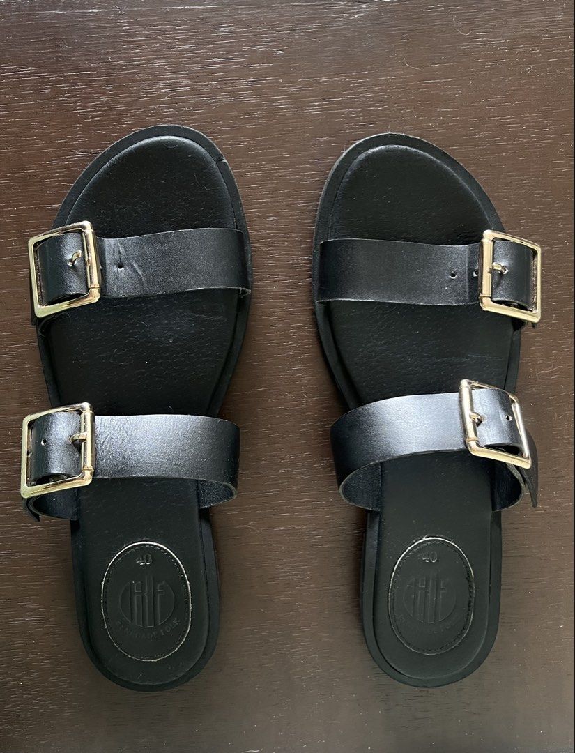 Renegade Folk Soft Insole: Stay (Category: Flats & Sandals) located in Quezon City. Submitted by sustainable.sarah (Listing ID 1470239338, Image 2). Description: Soft Insole: Stay - size 10 / All Black / Rubber Original price 2160 Used a few times lang, then stored. Not my style pala kasi kaya di ko na siya nagamit. This style is not continued on their store anymore. Flaws in last 2 pics.