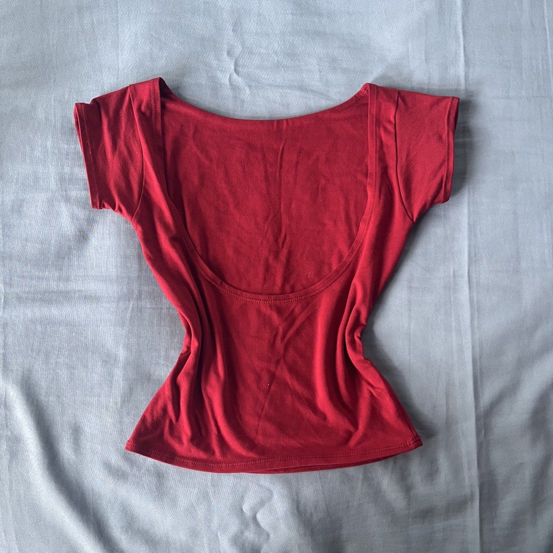 Res backless top (Category: Blouses) located in Bocaue. Submitted by frankie_1818 (Listing ID 1470190887, Image 3). Description: - can fit Small to large - stretchable fabric - double lined Loc: UST Manila.