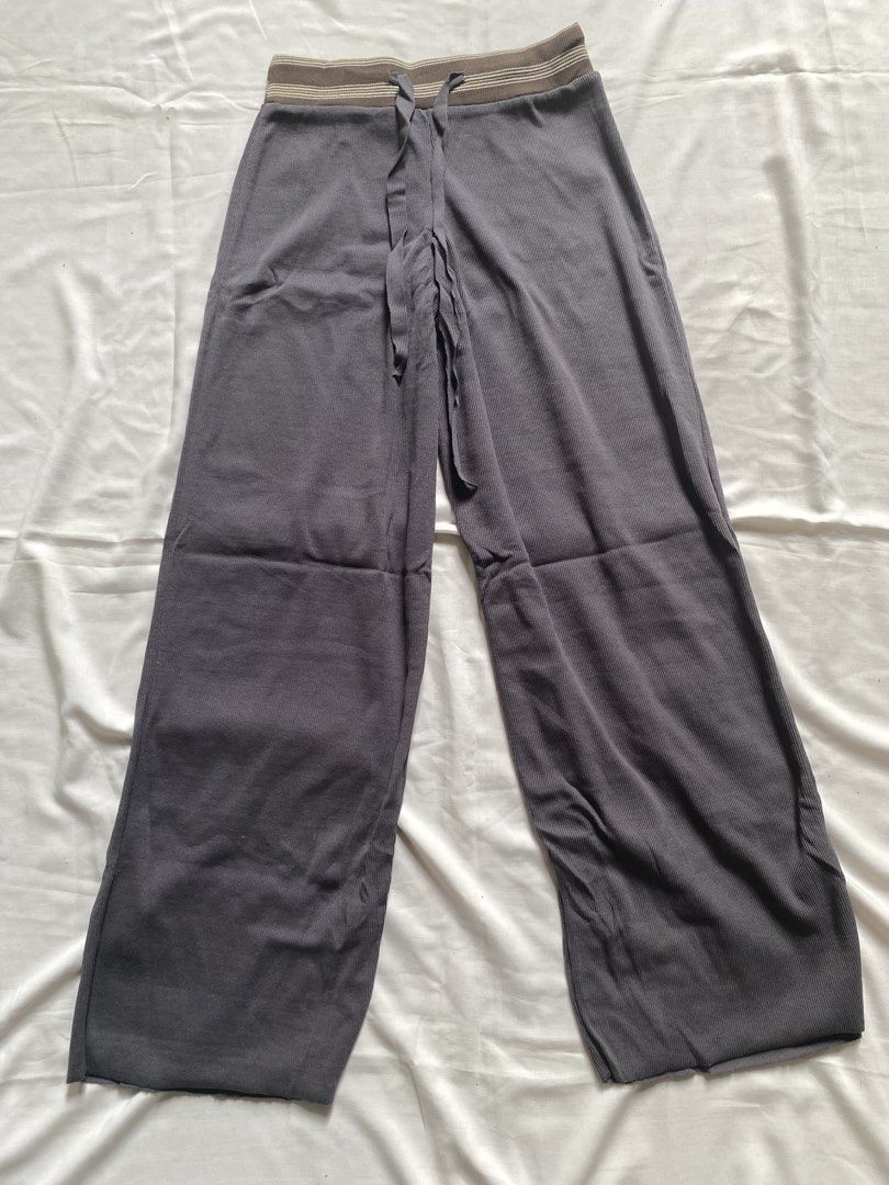 retro pants 10 (Category: Other Bottoms) located in Davao. Submitted by gathrd.kloset (Listing ID 1470190264, Image 1). Description: waistline: 23-32 length: 38-39.