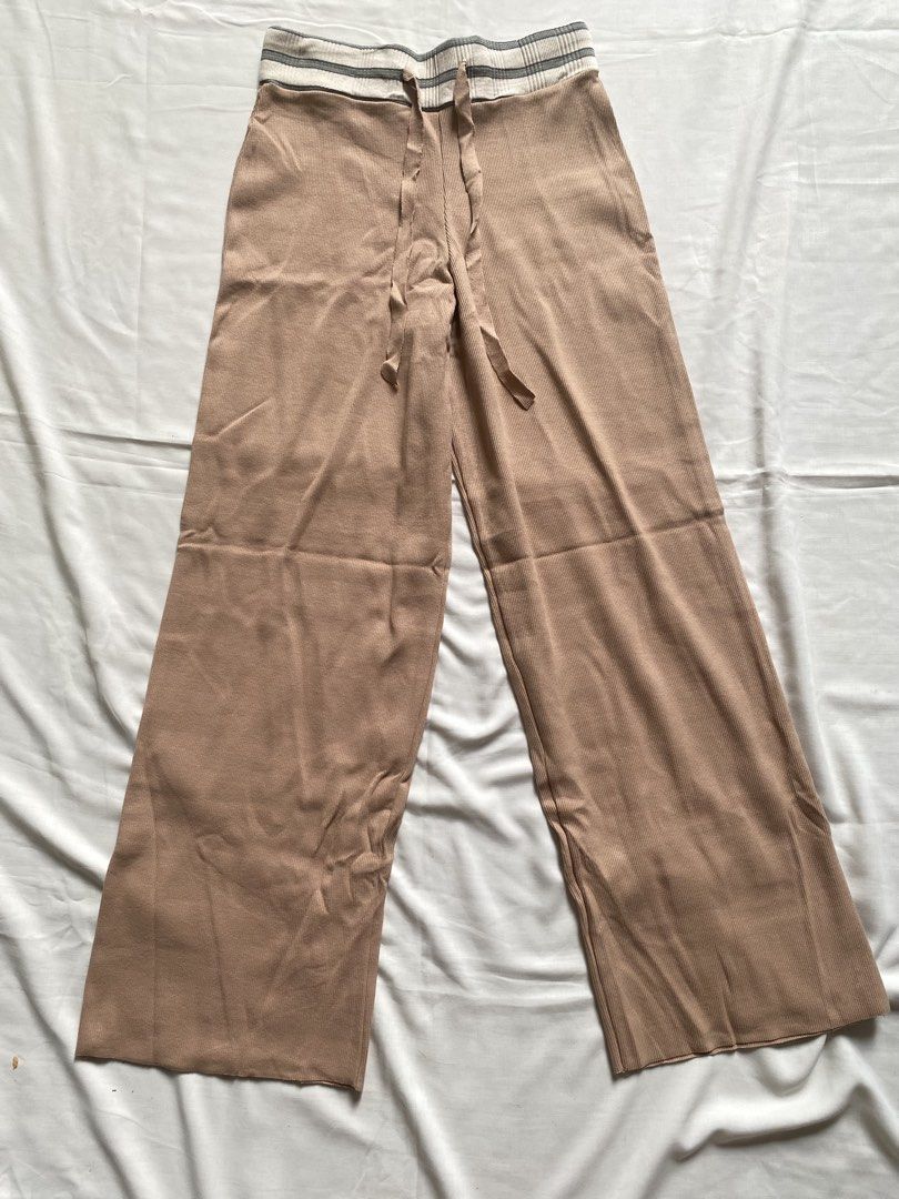 retro pants 4 (Category: Other Bottoms) located in Davao. Submitted by gathrd.kloset (Listing ID 1470188269, Image 1). Description: waistline: 23-32 length: 38-39.