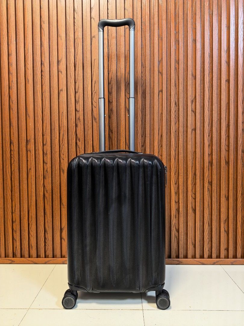 Ricardo "Japan Brand Luggage" (Category: Luggage) located in Manila. Submitted by uno001 (Listing ID 1470198643, Image 1). Description: Brand: Ricardo ✨ In Very Good condition ⚡ Premium Look and Feels! ✅ 💯 Legit Brand ✅ Small Handcarry luggage ✅ H21" x L14" x D9" ✅ Heavy Duty Guaranteed ✅ 360°Wheels All smooth ✅ Padlockable Zipper ✅ With Expandable Zipper.