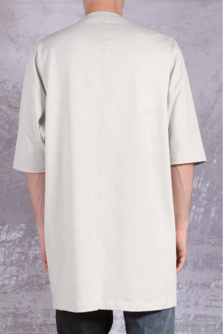 Rick Owens Babel SS19 Jumbo Tee (Category: Activewear) located in Manila. Submitted by walter_wt (Listing ID 1470247352, Image 2). Description: Rick Owens Babel ss19 Geometric Seam T-Shirt – Oyster Pearl Tagged Size: XS Measurement: Length: 33 Width: 21 Shoulder: 15 Sleeve length: 14 -Rick Owens short-sleeve cotton T-shirt in oyster pearl grey. -Features an intricate geometric panel construction with angular contrast stitching throughout the fron