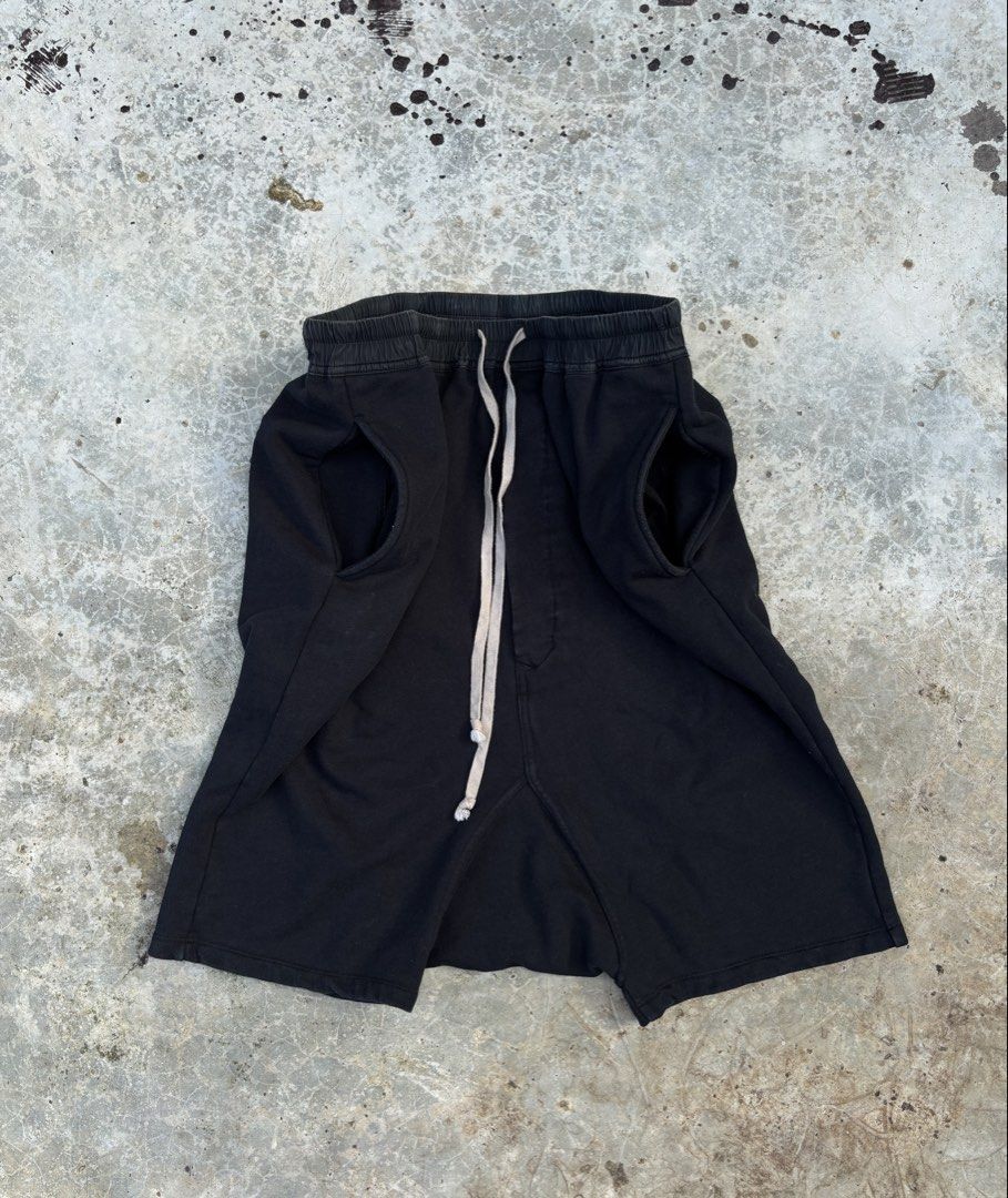 Rick Owens Shorts (Category: Shorts) located in Puerto Princesa. Submitted by 18arc (Listing ID 1470315370, Image 3). Description: Rick Owens Short Width: 32 Length: 24 DM for flaws.