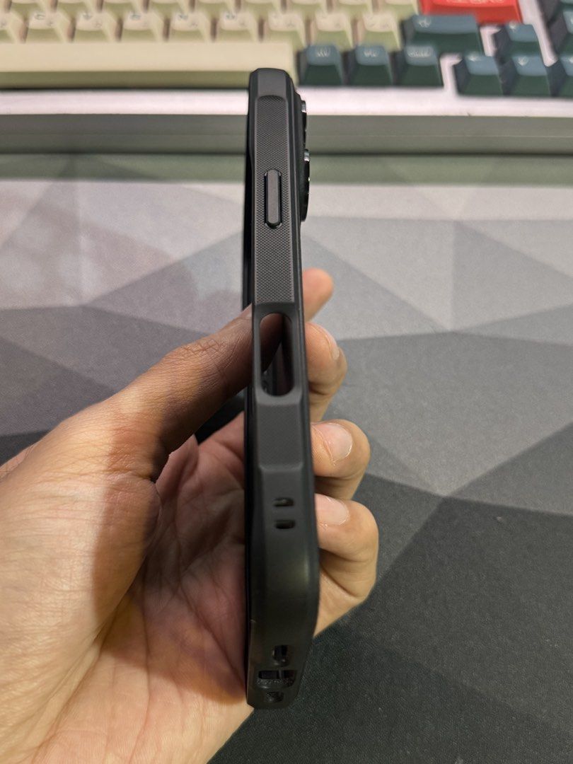 Ringke Onyx iPhone 16 Pro Case (Category: Cases & Sleeves) located in Makati City. Submitted by mdg42 (Listing ID 1470315039, Image 3). Description: Ringke Onyx for iPhone 16 Pro. Magsafe compatible. ₱600. Good condition, can pass as new. Loc: Ayala, Makati.