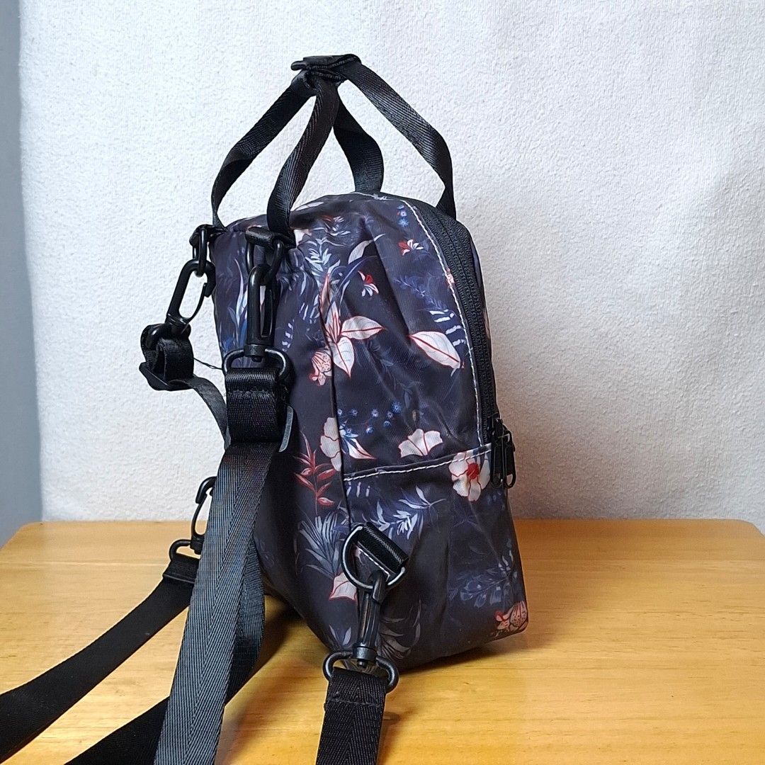 Rite 2way Mini Backpack (Category: Backpacks) located in Baguio. Submitted by kathuu27 (Listing ID 1470226703, Image 3). Description: RITE 2way mini backpack 16 x 10 x 22cm YKK zippers Good condition Baguio City Based (open for dropping/meet-up) Outside Baguio - Payment First Shipping +SF Courier: Jnt.