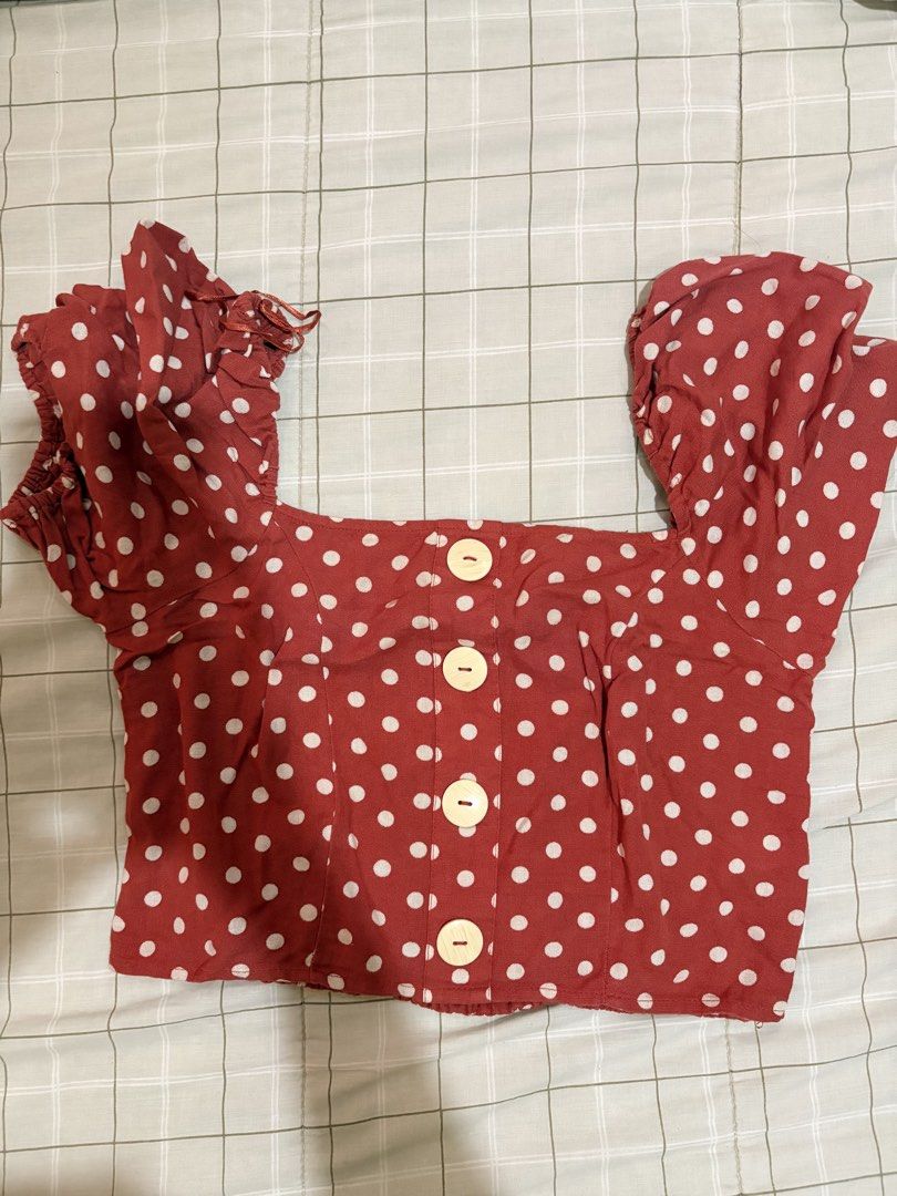 River Island Orange Polka Dot Crop Top (Category: Sleeveless) located in Dasmarinas. Submitted by littleczarmer (Listing ID 1470291022, Image 1). Description: - bought from london - Size: UK 8 - Fit: Smocked back panel for extra comfort.