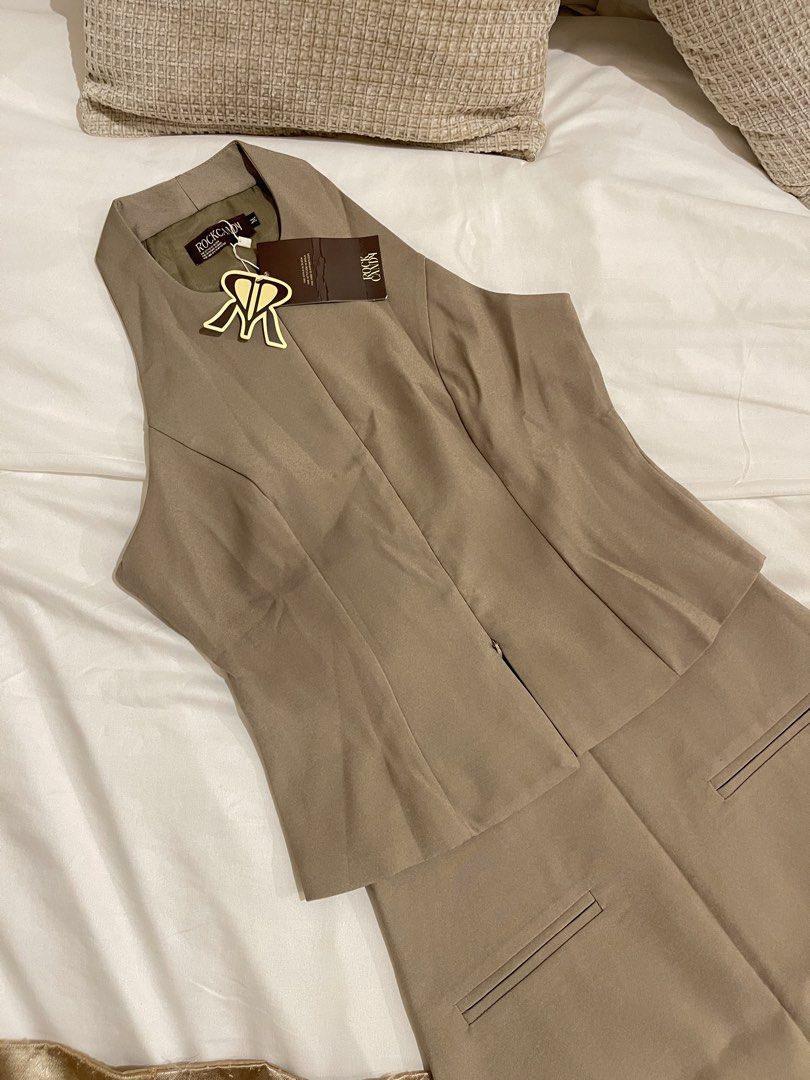 Rock Candy Taupe Coordinates (Category: Sets or Coordinates) located in Quezon City. Submitted by everythingmustgo__ (Listing ID 1470242352, Image 2). Description: Brand new with tags (from BKK) Size: medium Color: taupe Seller’s actual size is extra small-small (when worn for reference only) ‼️ firm with price. low ballers will not be entertained ‼️.