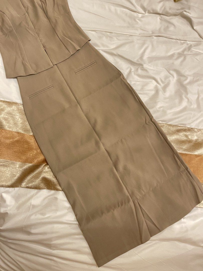 Rock Candy Taupe Coordinates (Category: Sets or Coordinates) located in Quezon City. Submitted by everythingmustgo__ (Listing ID 1470242352, Image 3). Description: Brand new with tags (from BKK) Size: medium Color: taupe Seller’s actual size is extra small-small (when worn for reference only) ‼️ firm with price. low ballers will not be entertained ‼️.