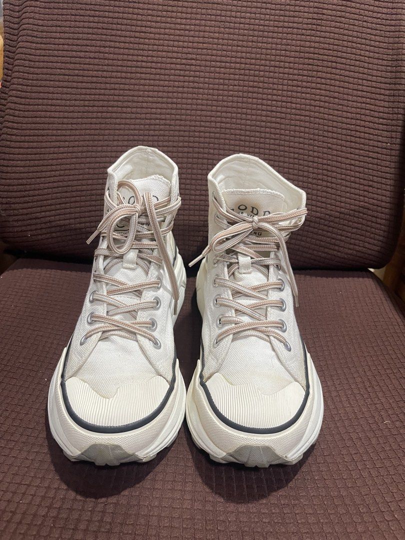 RODD High Top Sneakers White Size US 8 EU 41 (Category: Sneakers) located in Davao. Submitted by rcgulanes.moon (Listing ID 1470156469, Image 1). Description: - Brand/Model: RODD high top canvas sneakers - Color: White with unique patterned laces - Size: EU 41 / US 8 / KR 260-265 - Sole: Chunky platform with durable Vibram yellow dot tread - Condition: Minor signs of wear on uppers and soles, still solid and sturdy overall - Perfect for street st