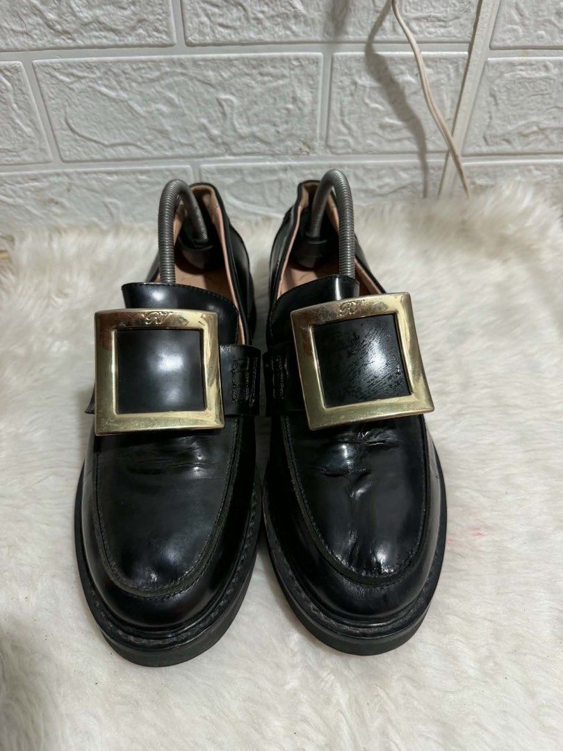 Roger Vivier (Category: Sneakers & Footwear) located in Mati. Submitted by yukilux_ (Listing ID 1470303095, Image 3). Description: .
