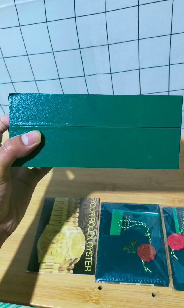 Rolex watch box (Category: Accessory Holder, Box & Organizers) located in Caloocan City. Submitted by chani7878 (Listing ID 1470243984, Image 2). Description: Rolex watch box only and card meet up lalamove jnt not shoulder shipping issue nasa pic po dm for more details metro manila po negotiable pa ung price.