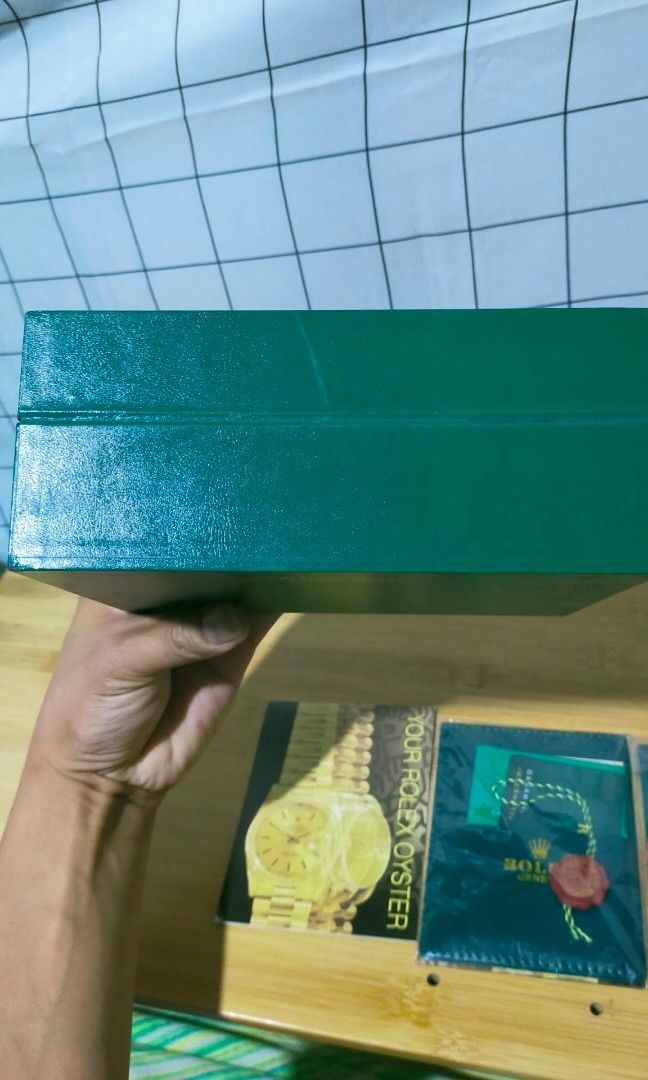 Rolex watch box (Category: Accessory Holder, Box & Organizers) located in Caloocan City. Submitted by chani7878 (Listing ID 1470243984, Image 1). Description: Rolex watch box only and card meet up lalamove jnt not shoulder shipping issue nasa pic po dm for more details metro manila po negotiable pa ung price.