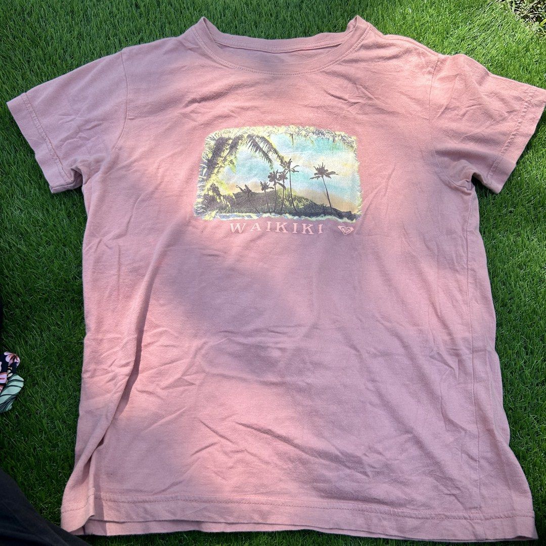 Roxy “Waikiki” Hawaii Graphic T-Shirt (Category: Blouses) located in Talisay. Submitted by sdnyrosee (Listing ID 1470314343, Image 1). Description: Roxy “Waikiki” Hawaii Graphic T-Shirt XS on tag.