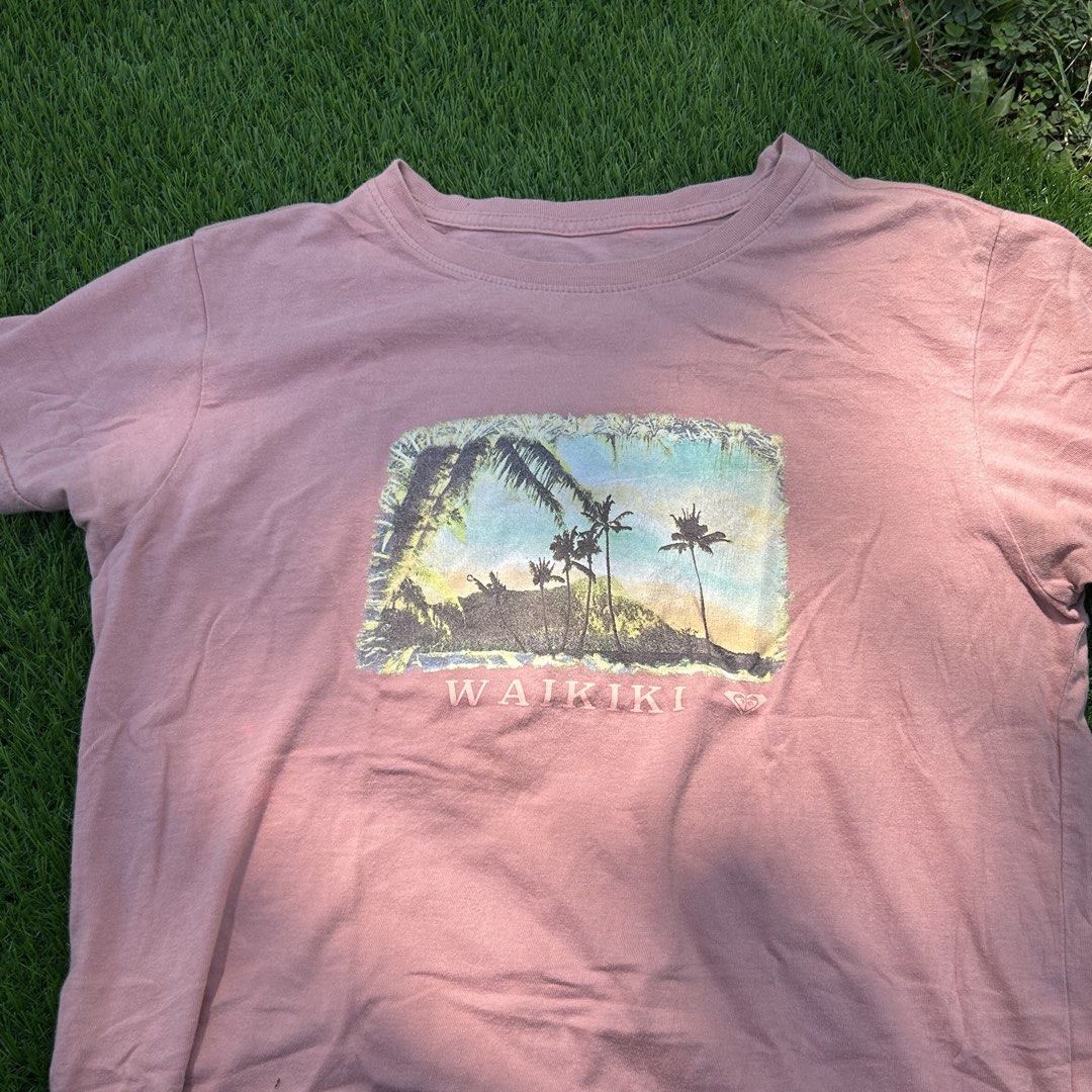Roxy “Waikiki” Hawaii Graphic T-Shirt (Category: Blouses) located in Talisay. Submitted by sdnyrosee (Listing ID 1470314343, Image 2). Description: Roxy “Waikiki” Hawaii Graphic T-Shirt XS on tag.