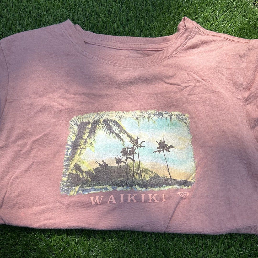 Roxy “Waikiki” Hawaii Graphic T-Shirt (Category: Blouses) located in Talisay. Submitted by sdnyrosee (Listing ID 1470314343, Image 3). Description: Roxy “Waikiki” Hawaii Graphic T-Shirt XS on tag.