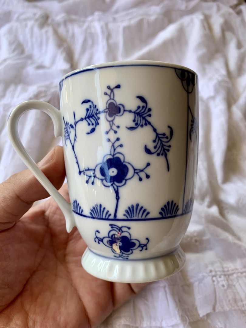 Royal Arden Mug- Blue Floral (Category: Coffee & Tea Tableware) located in Tandag. Submitted by jeason_22 (Listing ID 1470288279, Image 2). Description: •1pc only • Royal arden • Blue floral pattern • Good condition, no issues 📌 Please see photos for the actual design and condition. Kindly review all photos before purchasing. 📦 Carefully packed for safe shipping..