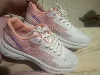 (Category: ) located in . Submitted by lilis_closet (Listing ID 1470250367, Image 1). Description: .