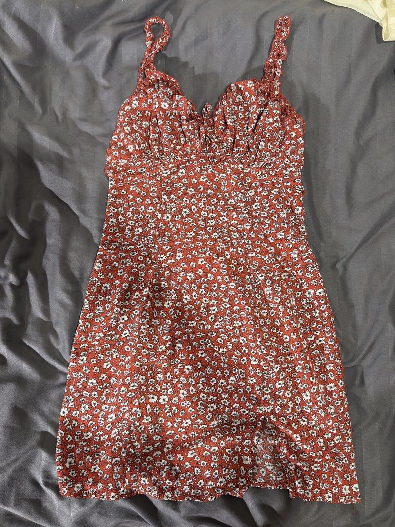 Ruffle Dress Red (Category: Dresses) located in Cavite. Submitted by mevynn (Listing ID 1470162377, Image 1). Description: used once declutterring what you see is what you get size: xs-s 💳 gotyme, gcash or BPi 🚚 lalamove or jnt .
