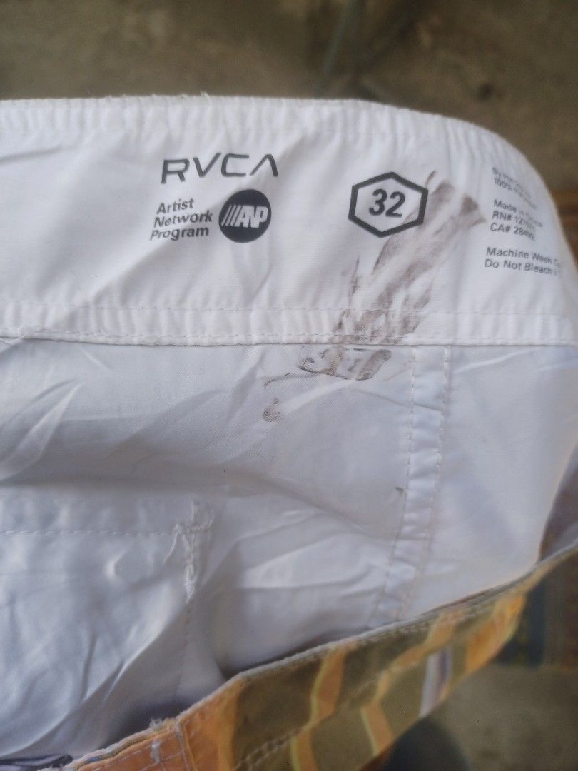 RVCA BOARDSHORT (Category: Shorts) located in Cauayan City . Submitted by cuzthriftshop (Listing ID 1470197459, Image 3). Description: size 32 on tag no issue stain washable needwash lang.