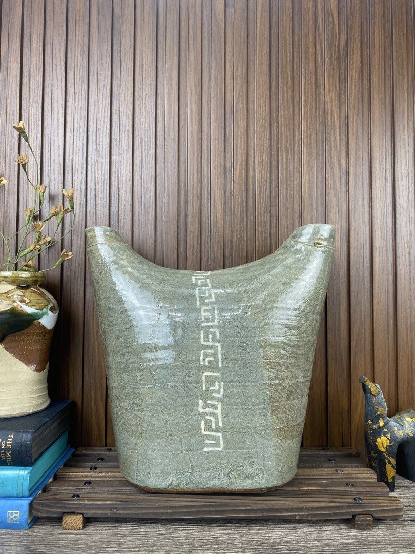 Saddle Form (Category: Vases & Decorative Bowls) located in Pasay City. Submitted by thepickypicker (Listing ID 1470179324, Image 1). Description: Saddle Form P2,350 Size: 10 5/8 tall, 11" wide heavy piece .