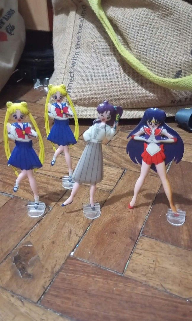 Sailor moon bundle (Category: Figurines & Statues) located in Manila. Submitted by ysabel1102 (Listing ID 1470329712, Image 1). Description: sailor moon figures with stand as is from Japan surplus.