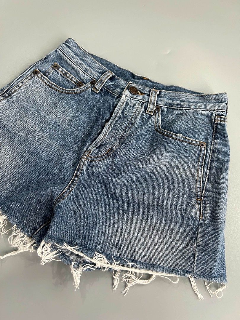Saint laurent embroidered pocket denim short (Category: Luxury Apparel) located in Santa Rosa. Submitted by _ba_mo_si_ (Listing ID 1470143285, Image 3). Description: Size 25 waist Length 11 Plus sf Dm.