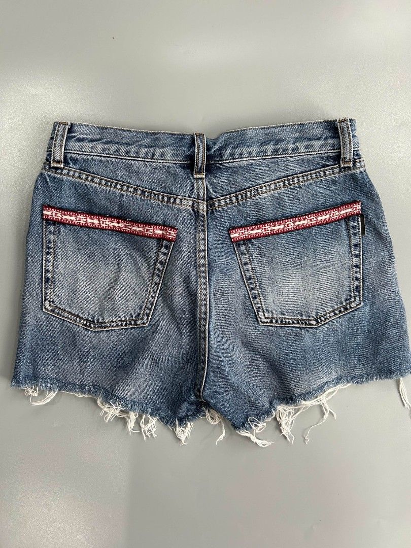 Saint laurent embroidered pocket denim short (Category: Luxury Apparel) located in Santa Rosa. Submitted by _ba_mo_si_ (Listing ID 1470143285, Image 1). Description: Size 25 waist Length 11 Plus sf Dm.