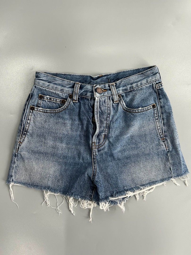 Saint laurent embroidered pocket denim short (Category: Luxury Apparel) located in Santa Rosa. Submitted by _ba_mo_si_ (Listing ID 1470143285, Image 2). Description: Size 25 waist Length 11 Plus sf Dm.