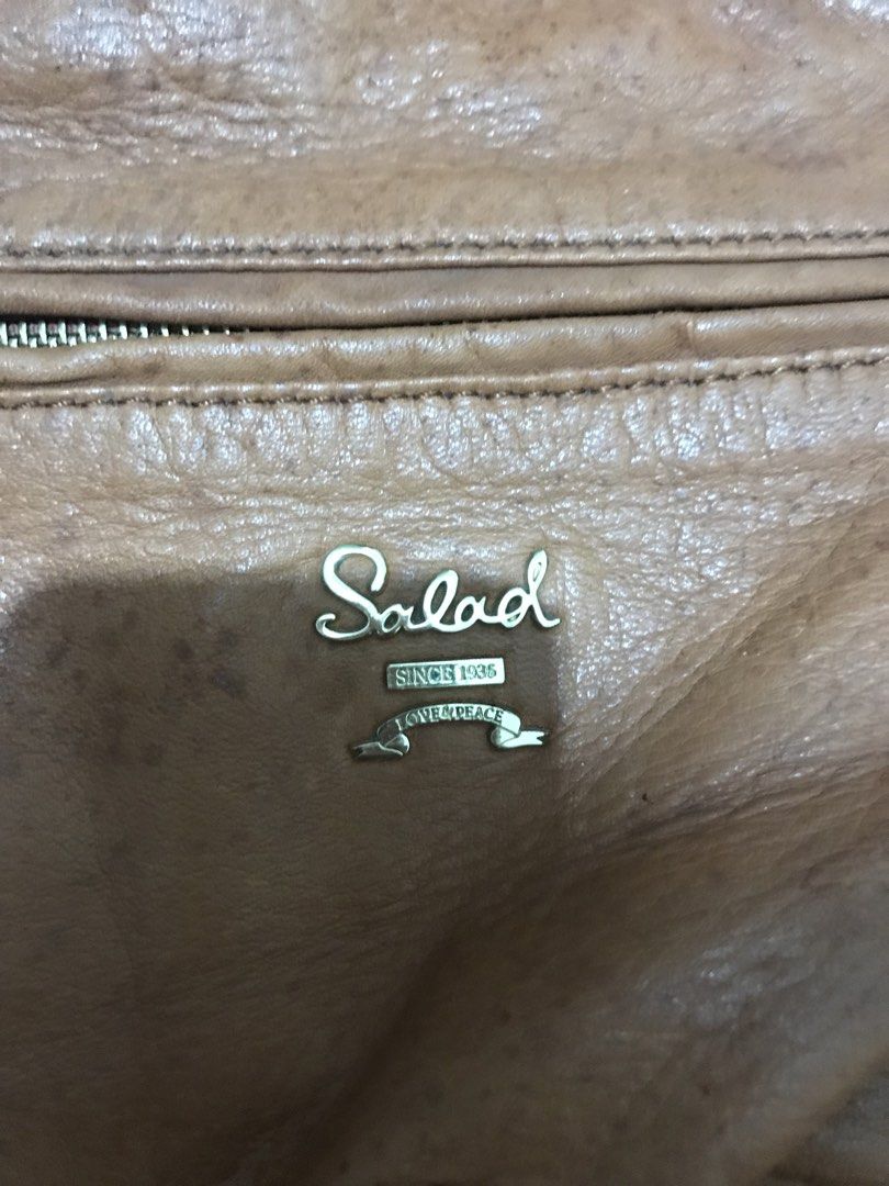 Salad (Category: Tote Bags) located in Balete No 2. Submitted by troyesybang (Listing ID 1470169544, Image 3). Description: Big leather tote wid strap Travel bag size weekender bag.