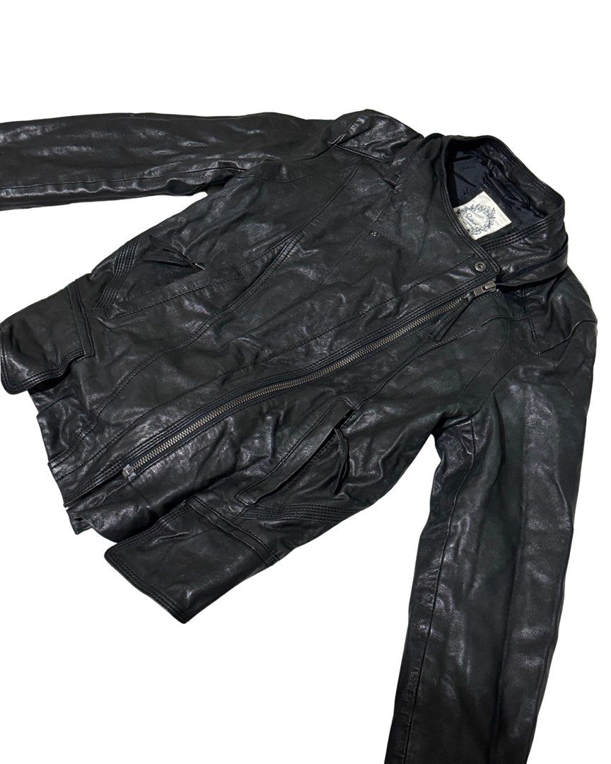 Salad Black Leather Biker Jacket with Hood Size Medium (Category: Coats, Jackets and Outerwear) located in Paranaque City. Submitted by clement.ne (Listing ID 1470200945, Image 1). Description: Salad 100% Genuine Lamb Leather Jacket - size Medium - w/ removable hood - functional zippers - no issues! dimensions: width 16” length 19.5” arm hole 8” SUCH A STEAL!! pamigay price na 🚚 J&T Express or Lalamove 📍 Parañaque .