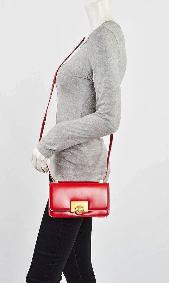 Sale! Bottega Veneta (Category: Shoulder Bags) located in Cabuyao City. Submitted by secondhand.shop.ph (Listing ID 1470325120, Image 3). Description: Sale❗️Sale❗️Sale❗️ BOTTEGA VENETA Almost new condition Red small Pure genuine leather 📌First to pay!.