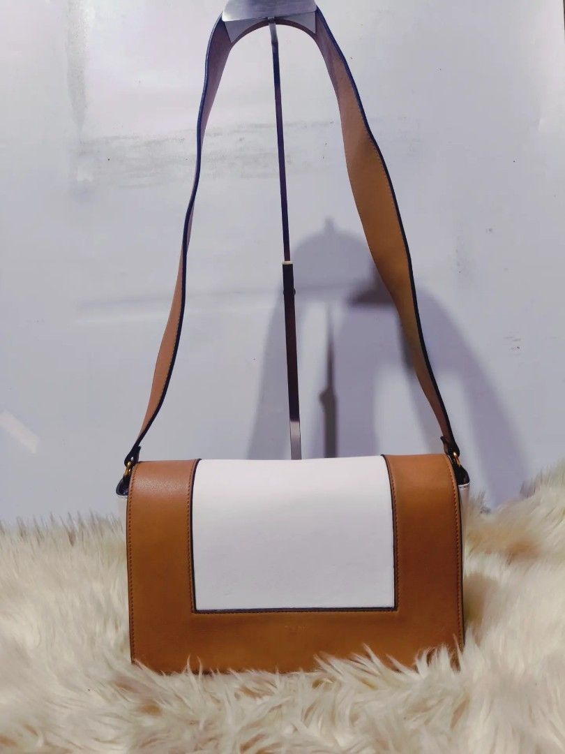 Sale! Céline bag (Category: Shoulder Bags) located in Cabuyao City. Submitted by secondhand.shop.ph (Listing ID 1470327425, Image 1). Description: Sale❗️Sale❗️Sale❗️ ₱ 3,899 Céline preloved Beige& white Medium Pure genuine leather 📌First to pay!.