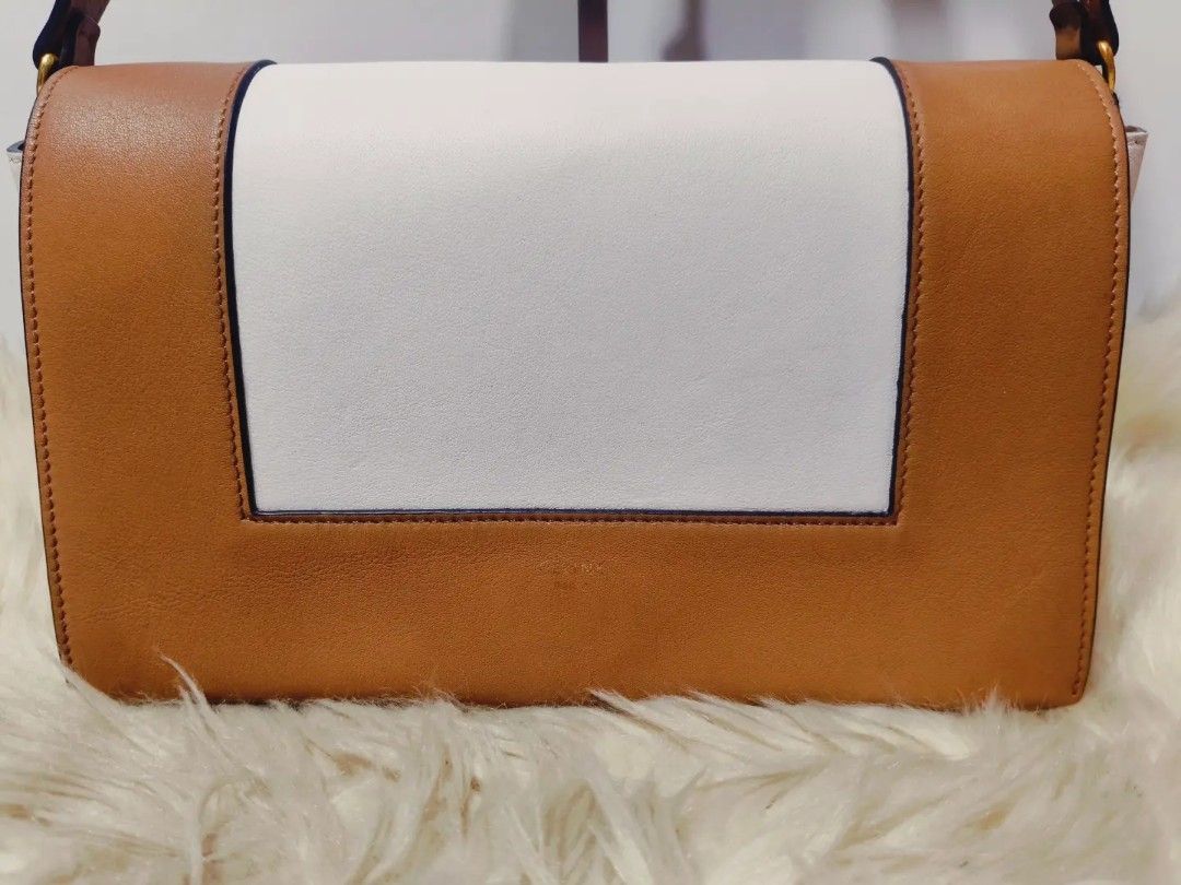 Sale! Céline bag (Category: Shoulder Bags) located in Cabuyao City. Submitted by secondhand.shop.ph (Listing ID 1470327425, Image 3). Description: Sale❗️Sale❗️Sale❗️ ₱ 3,899 Céline preloved Beige& white Medium Pure genuine leather 📌First to pay!.