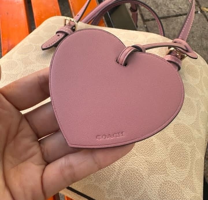 SALE COACH MOLLIE 26 (Category: Shoulder Bags) located in Pasig City. Submitted by ttitalaana20111991 (Listing ID 1470160248, Image 3). Description: .