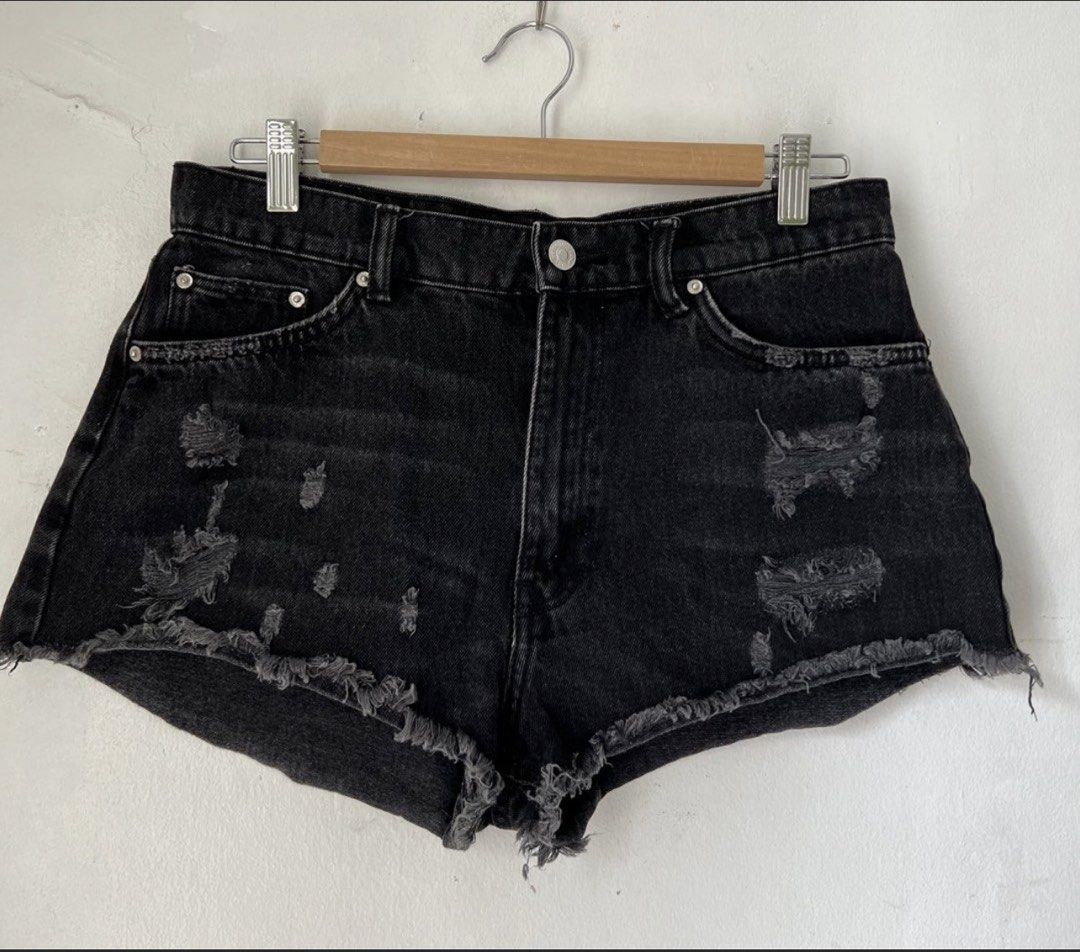 SALE‼️Zara Shorts (Category: Shorts) located in San Jose del Monte. Submitted by senorita_wella (Listing ID 1470288892, Image 1). Description: .