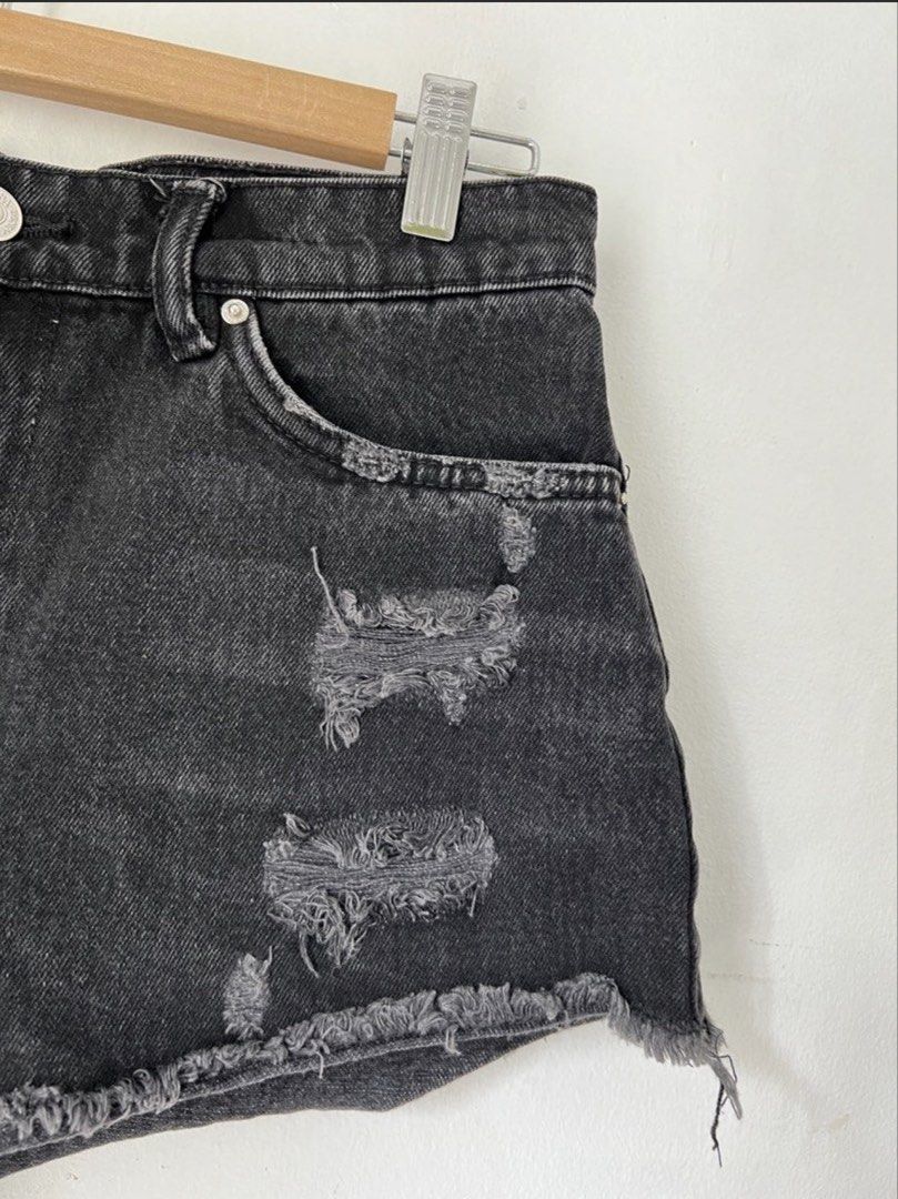 SALE‼️Zara Shorts (Category: Shorts) located in San Jose del Monte. Submitted by senorita_wella (Listing ID 1470288892, Image 3). Description: .
