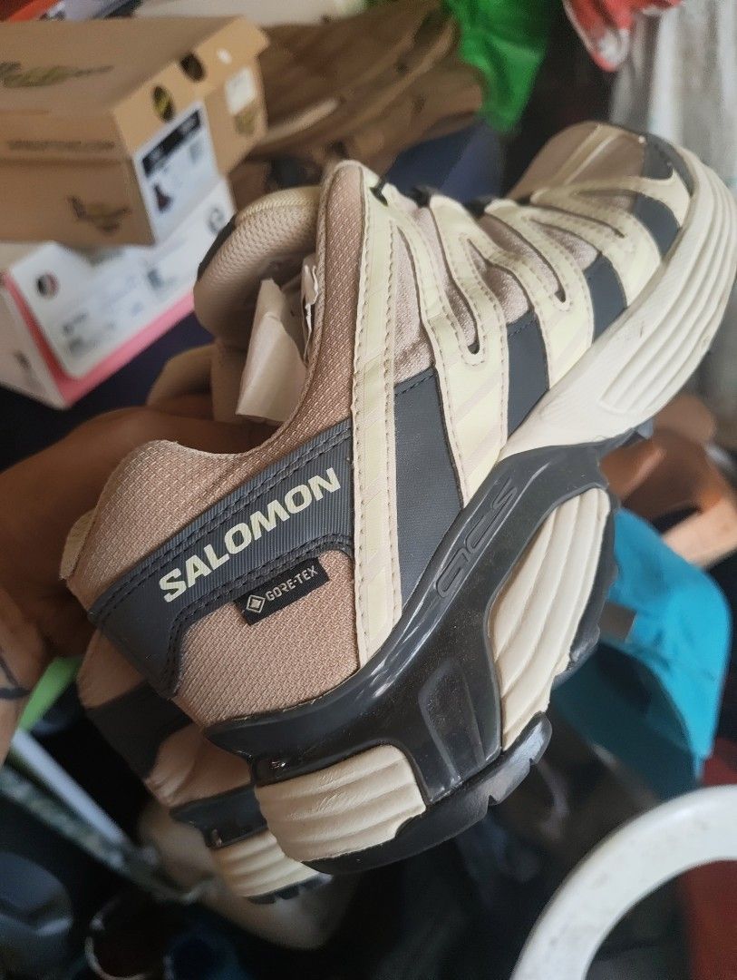 Salomon ACS Gore-Tex Sneakers only insole missing rest all solid as mint condi (Category: Sneakers) located in Digos. Submitted by pagari-from-digos-to-uae (Listing ID 1470198256, Image 1). Description: - Brand: Salomon - Waterproofing: Gore-Tex membrane - Colorway: Neutral beige and grey - Lacing: Quicklace system with tongue logo detail - Traction: Rugged outsole for solid grip - Material: Upper mesh fabric with supportive overlays - Best for: 