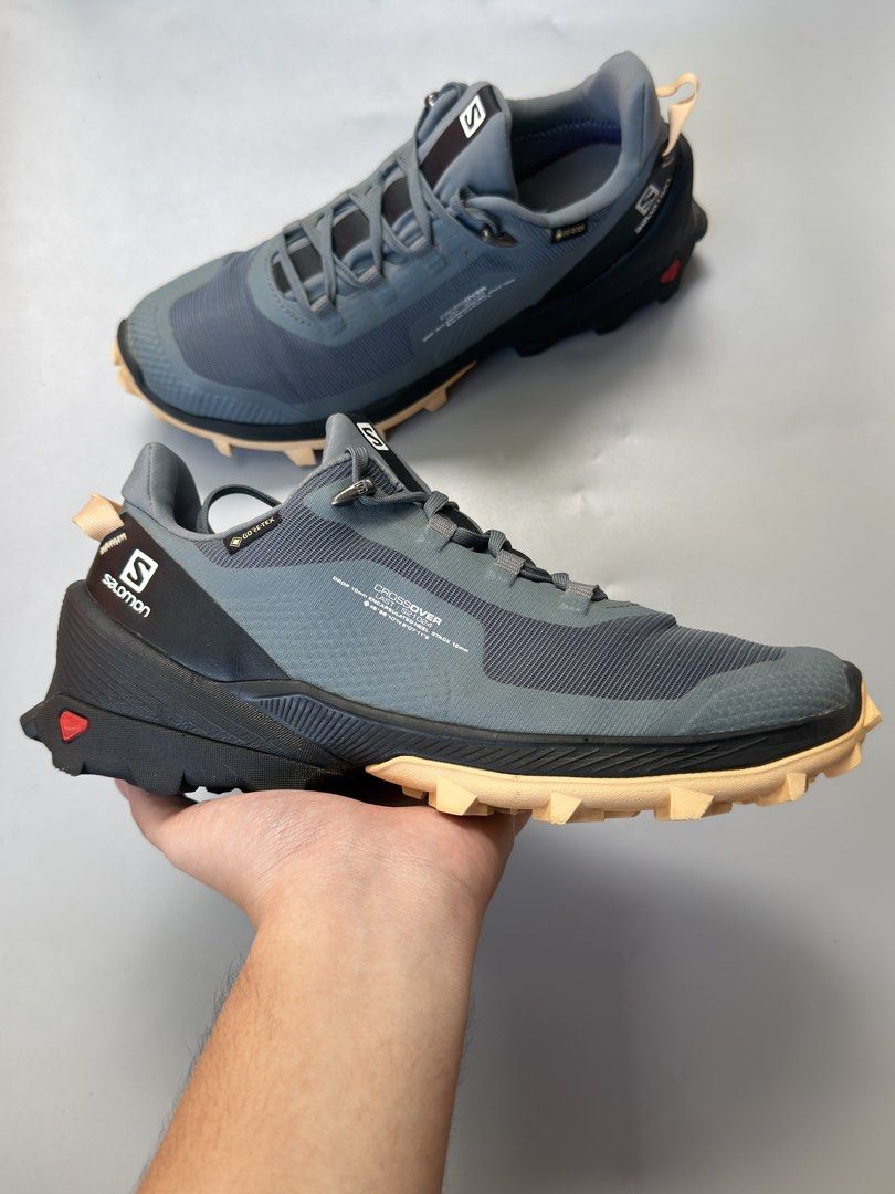 SALOMON CROSS OVER GORETEX (Category: Sneakers) located in Legazpi City. Submitted by mr.solelution (Listing ID 1470221086, Image 1). Description: • SALOMON CROSS OVER GTX ( women ) • SIZE: 6.5us / 38euro / 23.5cm • EXCELLENT CONDITION • MINOR SIGN OF USAGE ONLY LOCATION: LEGAZPI ALBAY BICOL 📍 PLUS SHIPPING FEE 💵.