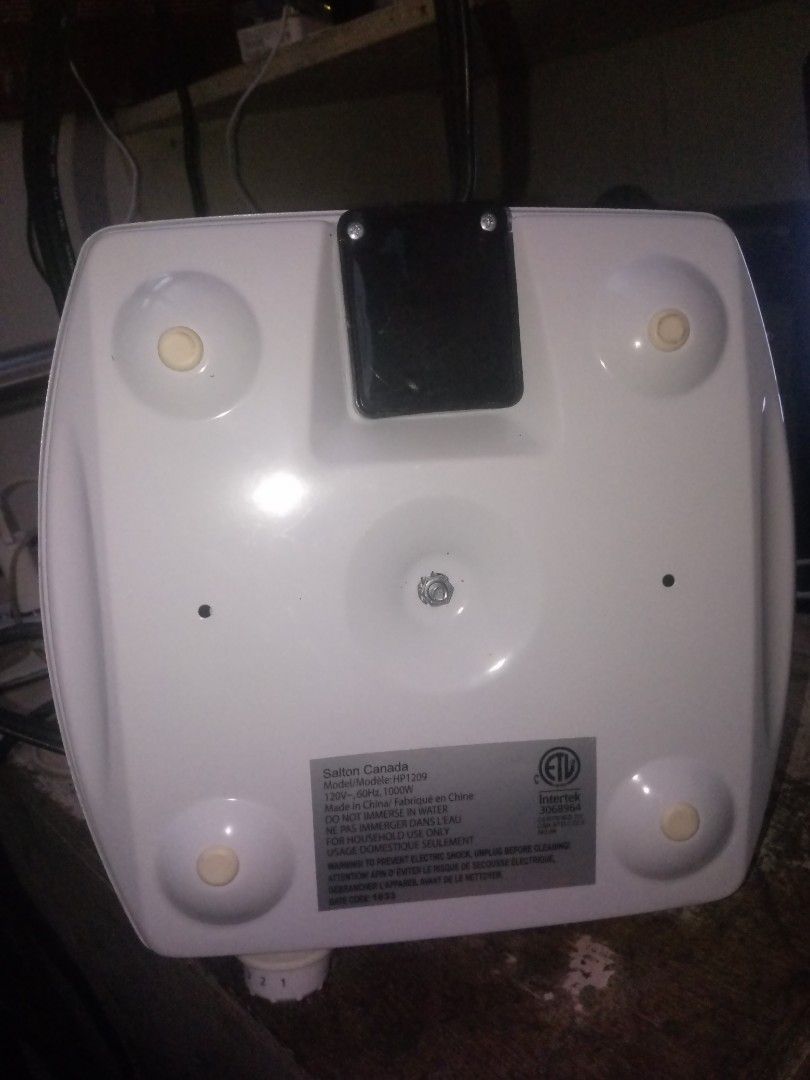 Salton Single Burner Electric Cooker (Category: Cookers) located in Paranaque City. Submitted by kuyzlhex.trading (Listing ID 1470216622, Image 1). Description: .