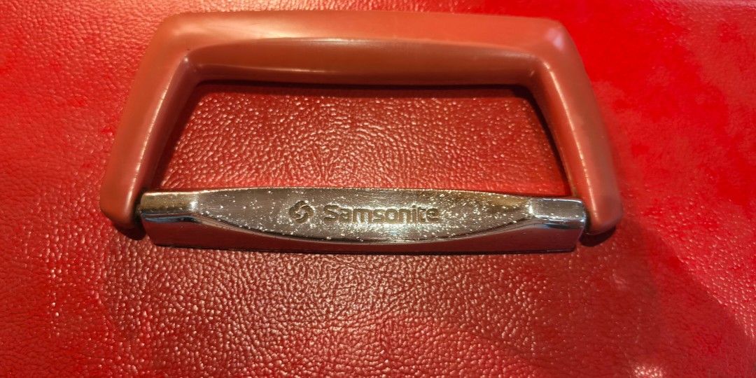 Samsonite 1960s Silhouette Train bag (Category: Luxury Bags & Wallets) located in Quezon City. Submitted by fuelinjector999 (Listing ID 1470346690, Image 2). Description: Vintage Retro bag Makeup or Train bag Samsonite key number lock working.