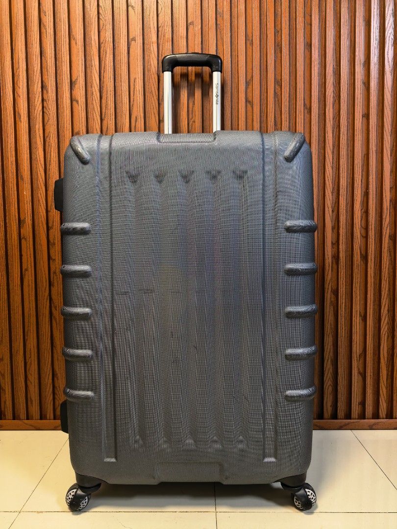 Samsonite Extra Large (Category: Luggage) located in Manila. Submitted by uno001 (Listing ID 1470194868, Image 1). Description: Brand: Samsonite Spinner ✅ In Good Condition ✅ 💯 Legit Brand ✅ Extra Large Check luggage ✅ H30" x L20" x D13.t-15" ✅ Heavy Duty Guaranteed ✅ Made From Thick Polycarbonate Materials! ✅ 360°Wheels All smooth ✅ Padlockable Zipper ⬆️ With Sign of usage only NO Crack Guaranteed 👌.