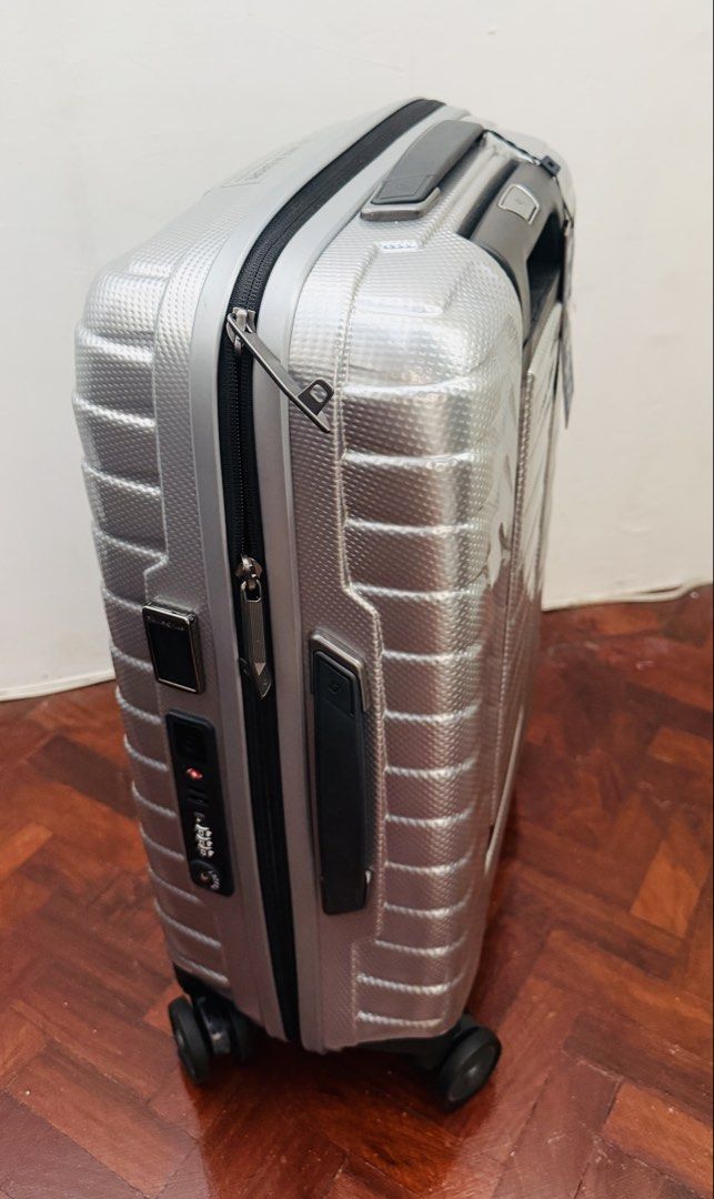 Samsonite Spinner 55/20 (Category: Luggage) located in Makati City. Submitted by zeebo21 (Listing ID 1470252019, Image 3). Description: - original price from store,36k - brand new, never used - CW6*25001 - Spinner 55/20 - 10 year warranty from Samsonite.