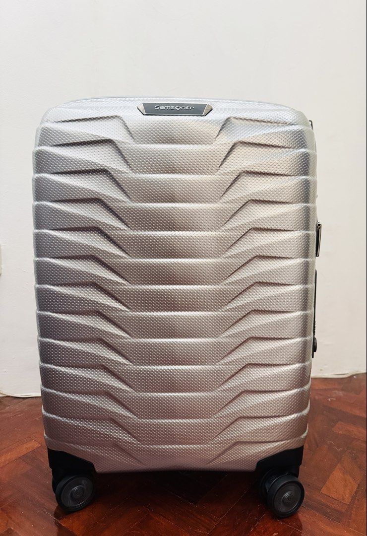 Samsonite Spinner 55/20 (Category: Luggage) located in Makati City. Submitted by zeebo21 (Listing ID 1470252019, Image 2). Description: - original price from store,36k - brand new, never used - CW6*25001 - Spinner 55/20 - 10 year warranty from Samsonite.