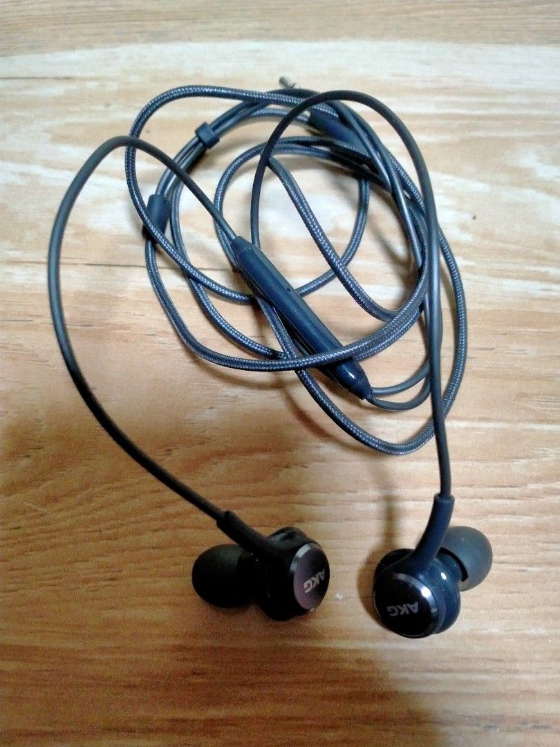 SAMSUNG AKG IN EAR EARPHONE (Category: Earphones) located in Cabuyao City. Submitted by Bike_Clothing10 (Listing ID 1470206667, Image 2). Description: READ FIRST... FOR SALE: SAMSUNG AKG IN EAR EARPHONE Excellent Condition With Pause/Volume Control Loud and Clear Sound Legit NOTE: Tinuklap ko na ung rubber sa part ng earbuds (see pic with red circle). Napaglaruan kasi ng niece ko, kinutkot ung rubber kaya inalias ko na para mas presentable. very 