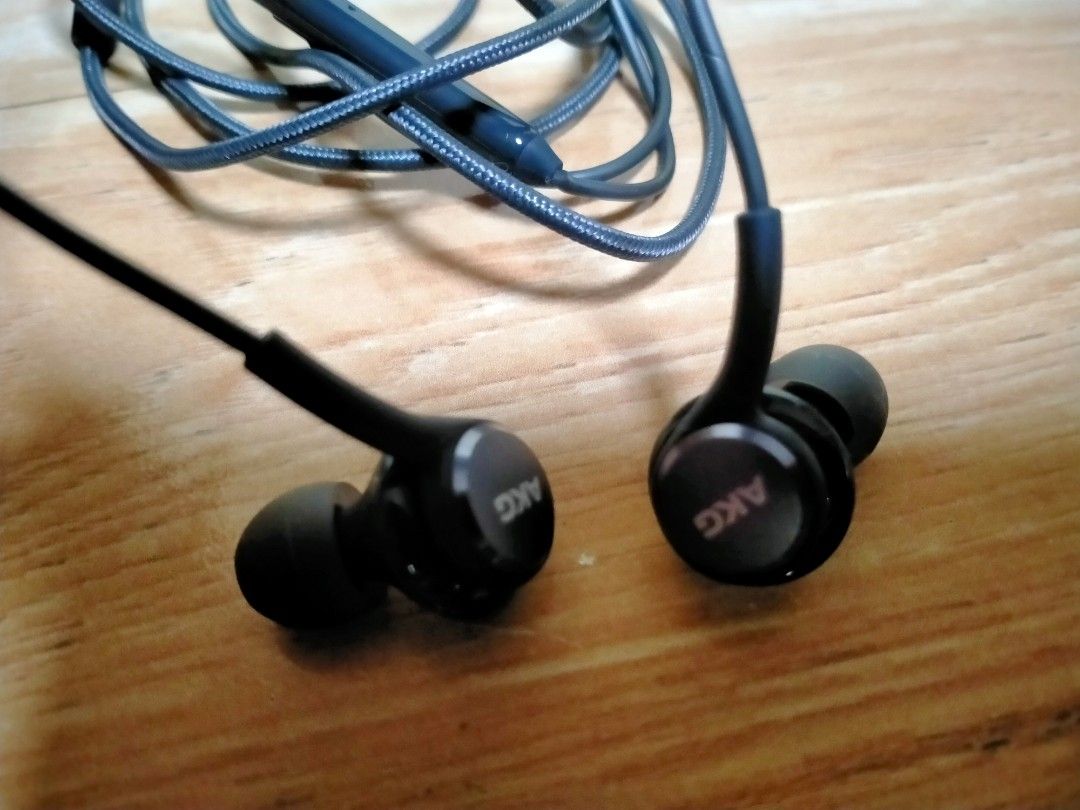 SAMSUNG AKG IN EAR EARPHONE (Category: Earphones) located in Cabuyao City. Submitted by Bike_Clothing10 (Listing ID 1470206667, Image 3). Description: READ FIRST... FOR SALE: SAMSUNG AKG IN EAR EARPHONE Excellent Condition With Pause/Volume Control Loud and Clear Sound Legit NOTE: Tinuklap ko na ung rubber sa part ng earbuds (see pic with red circle). Napaglaruan kasi ng niece ko, kinutkot ung rubber kaya inalias ko na para mas presentable. very 