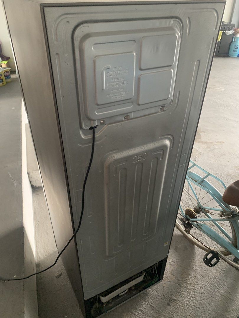 Samsung Digital Inverter Double Door Refrigerator (Category: Refrigerators and Freezers) located in Paranaque City. Submitted by rizatamayo (Listing ID 1470192718, Image 3). Description: - Brand: Samsung - Type: 2-door refrigerator with Digital Inverter Technology - Color: Premium Gold exterior - Freezer: Top mount with Ice Max trays and door bins - Fridge Compartment: Includes fresh room, easy slide shelf, moist fresh zone, and big box crisper -