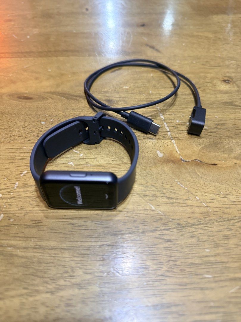 Samsung Galaxy Fit 3 Smart Watch (Category: Wearables & Smart Watches) located in Makati City. Submitted by agent_k (Listing ID 1470287559, Image 3). Description: Samsung Galaxy Fit 3 Smart Watch Perfect working condition 100% smooth Includes charging cable .